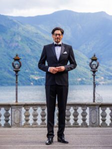 Multilingual Awards Host. Moderator für Preisverleihungen. Conduttore premiazioni. Animateur remises de prix. Presentador entrega de premios. Apresentador cerimónias de prémios.